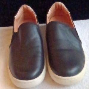 Ugg Cas Comfort Slip On Shoes Women's Sz 6 USA Black Leather Loafer